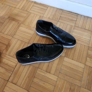 B2 Black Leather Shiny Oxford Boots